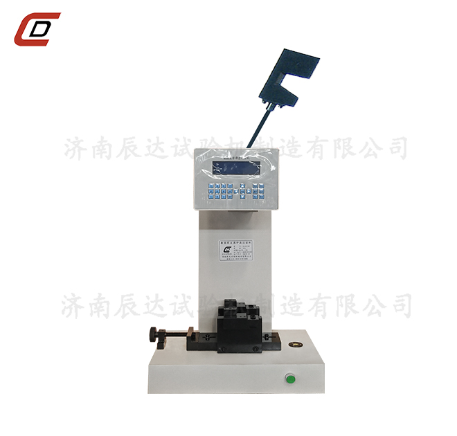簡(jiǎn)支梁沖擊試驗(yàn)機(jī)的操作規(guī)程與功能特點(diǎn)。